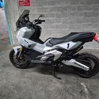 X adv 750 2025