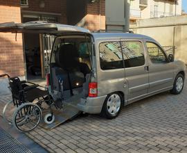 Berlingo trasporto disabili pedana ribassato benzi