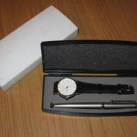 Cofanetto biro e orologio al quarzo. Idea economic