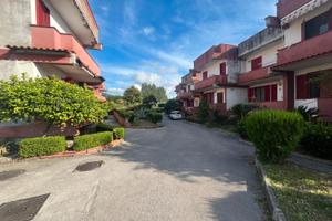 Villa a schiera in parco con posto auto