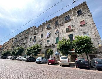 6 LOCALI A NAPOLI