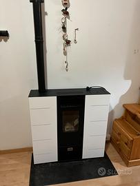 Stufa a Pellet con canna fumaria e Aspiracenere