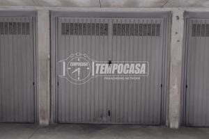 Box doppio in zona Agorà