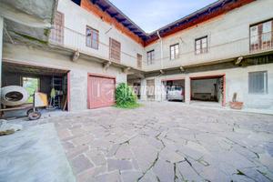 Intero cortile sviluppato su un terreno di 1300 mq