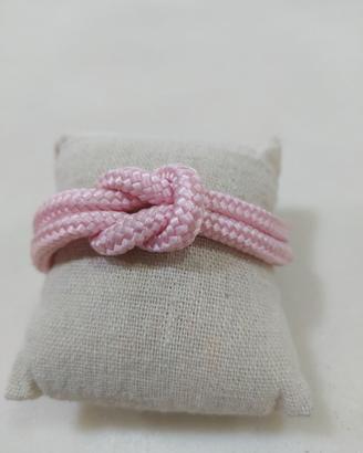 Bracciale con nodo in cordone rosa
