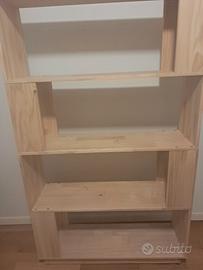 piccola libreria in legno 