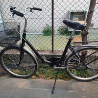 Bicicletta da donna completissima. 