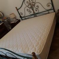 letto in ferro battuto,,rete a doghe e materasso