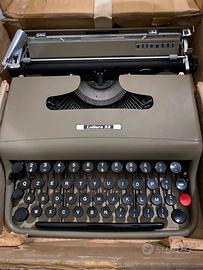 Macchina da scrivere olivetti’ lettera 22’