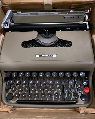 Macchina da scrivere olivetti’ lettera 22’