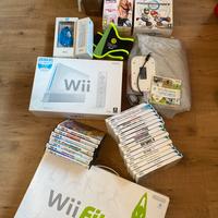 Wii completa di accessori + 23 giochi + 7 PAL