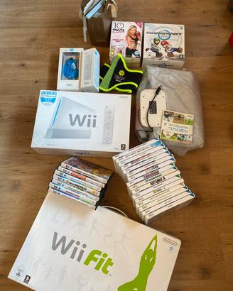 Wii completa di accessori + 23 giochi + 7 PAL
