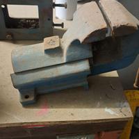 Morsa in ghisa funzionate con base per montaggio r