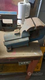 Morsa in ghisa funzionate con base per montaggio r