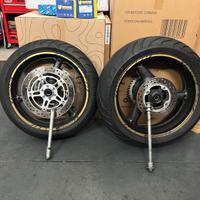 Ruote moto Hornet complete con gomme nuove