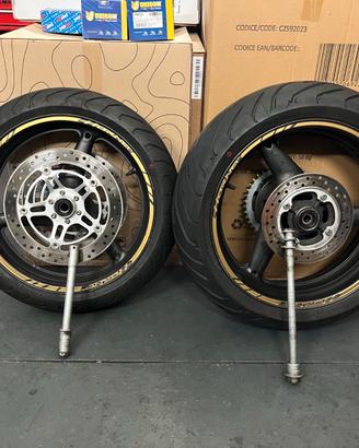 Ruote moto Hornet complete con gomme nuove