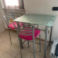 Tavolo quadrato vetro con coppia di sedie abbinate