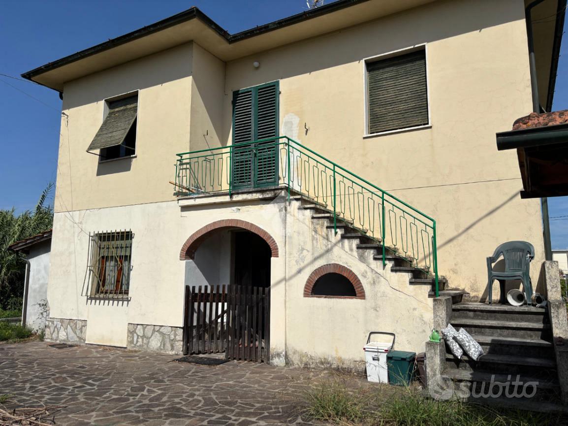 VILLA SINGOLA A LUCCA