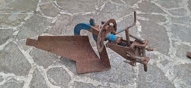 Aratro motocoltivatore