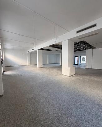 Ampia superficie commerciale - Via Dante