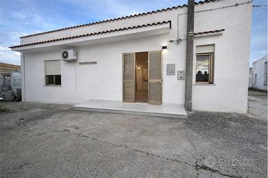Casa singola con garage e spazio fuori