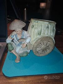 Statuetta anziano cinese con carretto