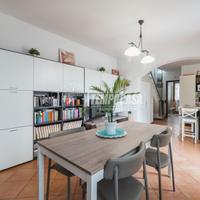 Duplex con Mansarda Abitabile in Elegante Contes