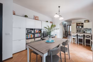 Duplex con Mansarda Abitabile in Elegante Contes