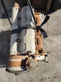 Motore autocarro d'epoca om lupetto anno 1963