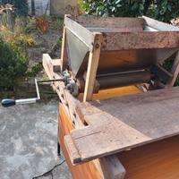 Macchina torchio per macinare uva