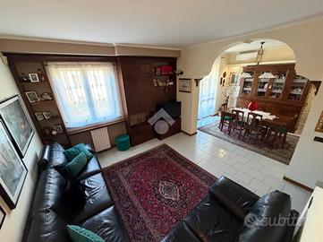 PORZIONE DI BIFAMILIARE A PESSANO CON BORNAGO