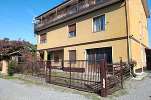 Appartamento in villa piano terra con giardino