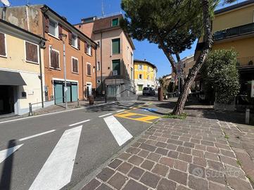 NEGOZIO A DESENZANO DEL GARDA