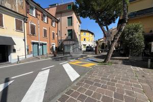 NEGOZIO A DESENZANO DEL GARDA