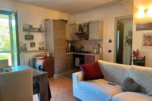 Bilocale con balcone a Brezzo di Bedero