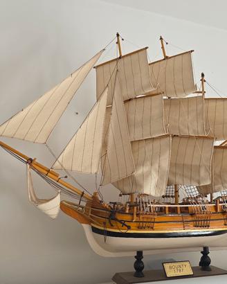 Modellino Veliero Bounty in legno