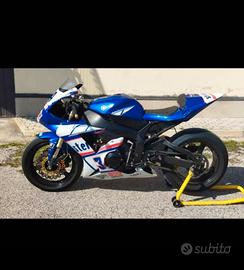 R1 2004 pista