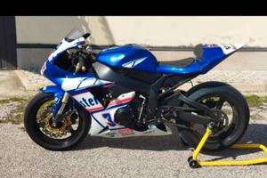 R1 2004 pista