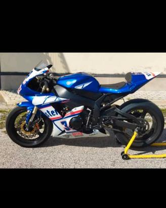 R1 2004 pista