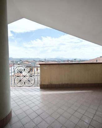 Mansarda 80 mq con terrazzo e box
