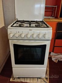 Cucina a gas con forno  elettrico