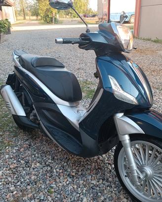 Beverly 300