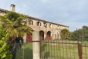 PARTICOLARE RUSTICO DA RISTRUTTURARE