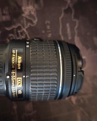 Nikon D5600 + 18-55 VR + 3 Batterie + Borsa e SD 
