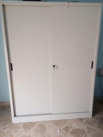 scaffale da ufficio di metallo 