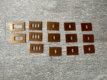 Placche di metallo per prese elettriche