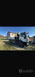 Iveco eurocargo 180 con gru
