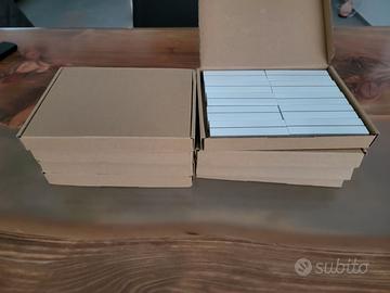 Tavolette segnaposto portacarte in legno