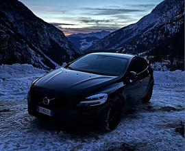 Volvo v40 D4 r-design