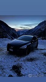 Volvo v40 D4 r-design